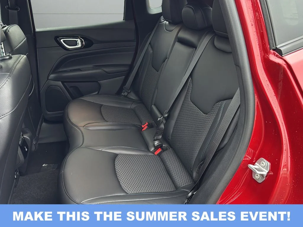 New 2026 Red Hot Pearl-Coat Exterior Paint Jeep Latitude image 16