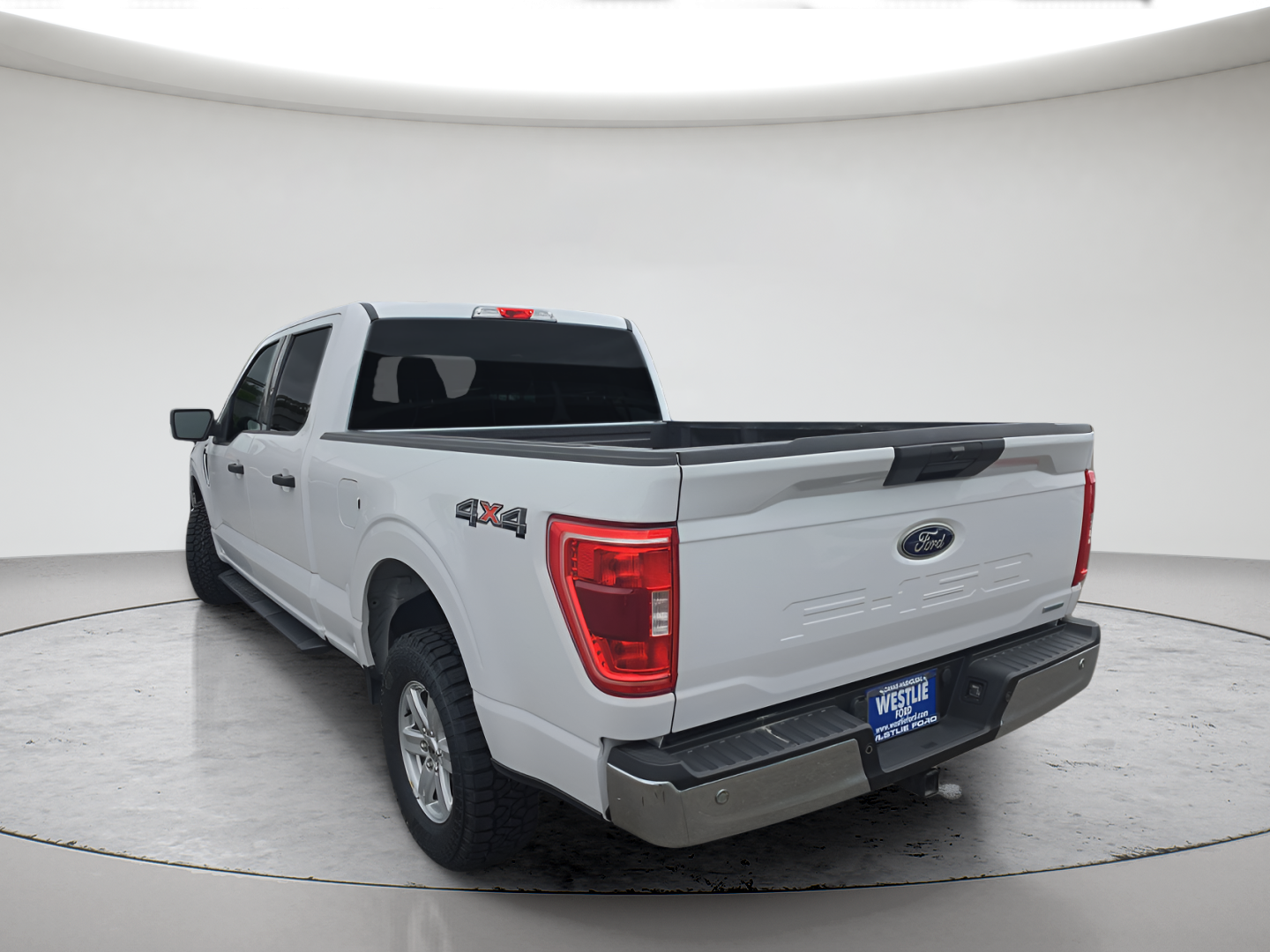 Used 2021 White Ford XLT image 4