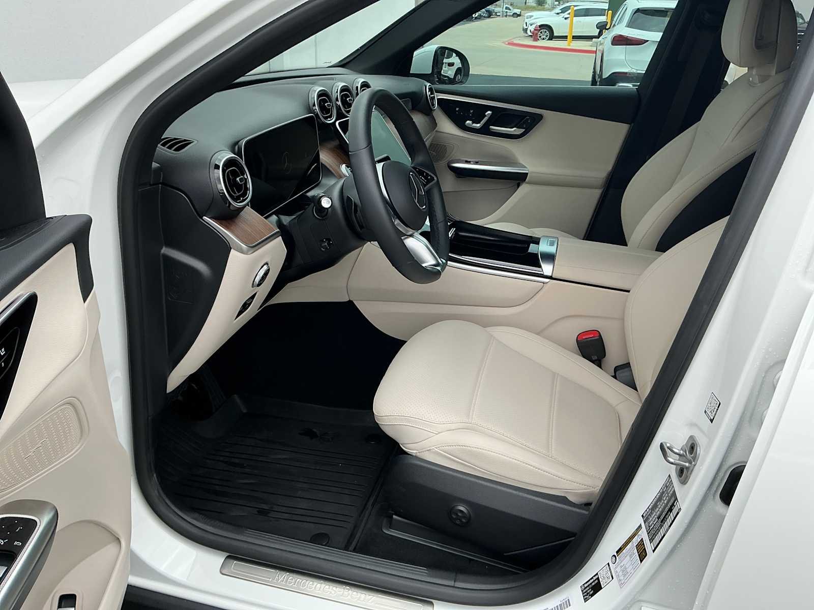 Certified Used 2026 Polar White Mercedes-Benz GLC 300 image 10