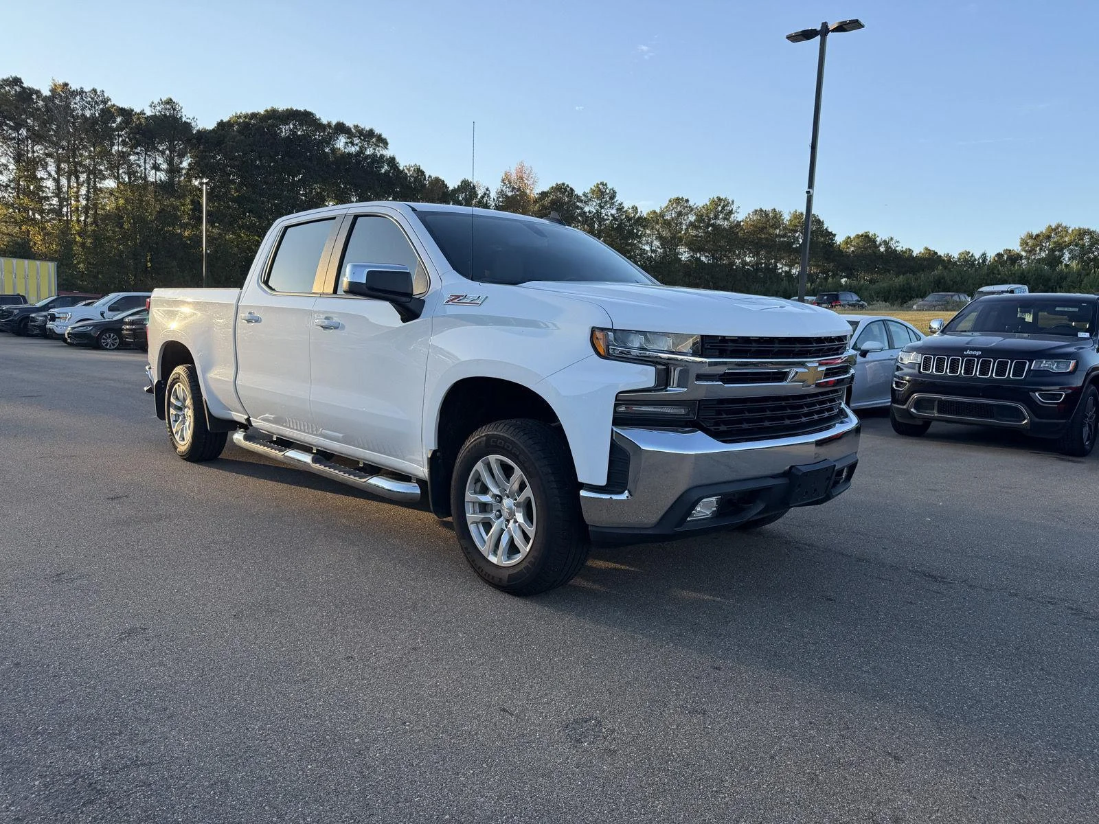 Used 2020 Summit White Chevrolet LT image 3