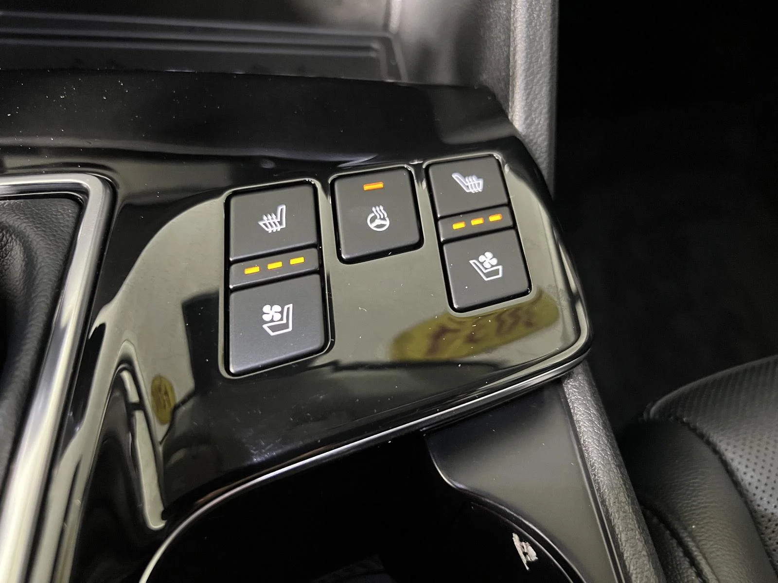 Used 2024  Kia SX-Prestige image 30