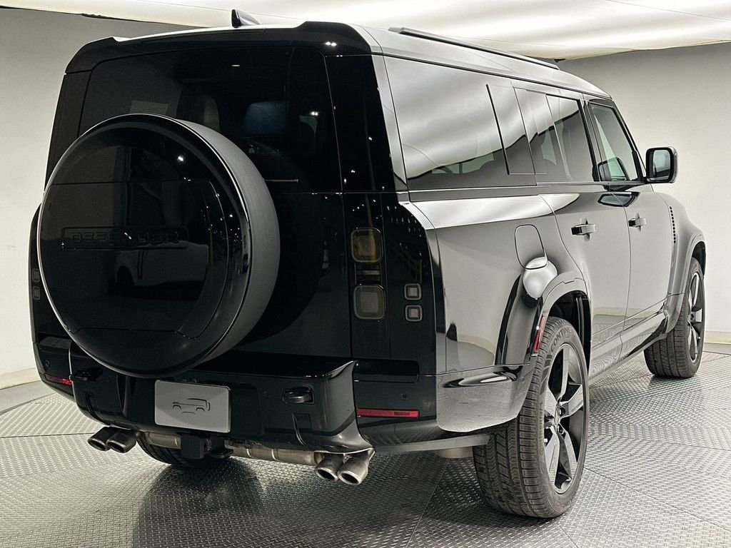 2026 Land Rover Defender V8 - Photo 11