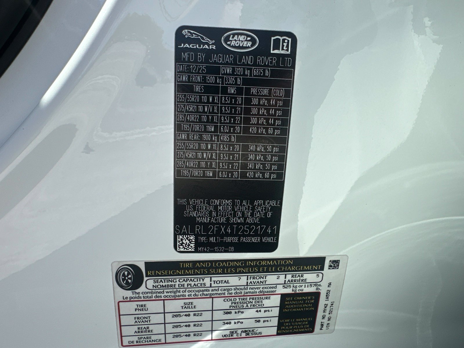 Used 2026 Fuji White Land Rover Dynamic SE image 5