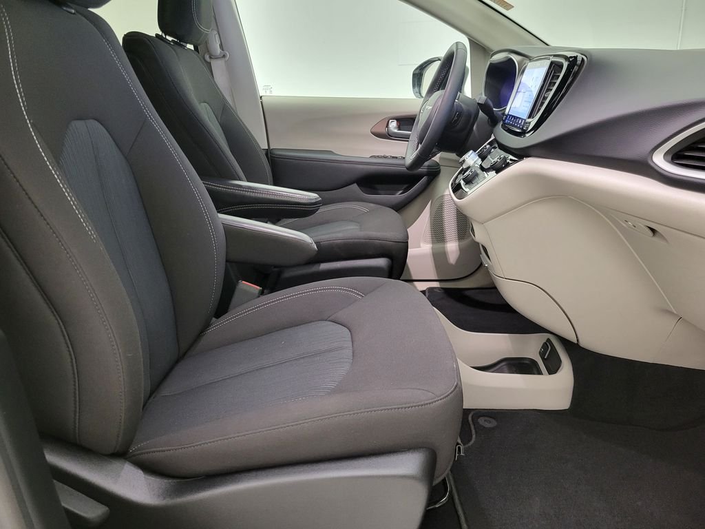 Used 2024 White Chrysler LX image 34