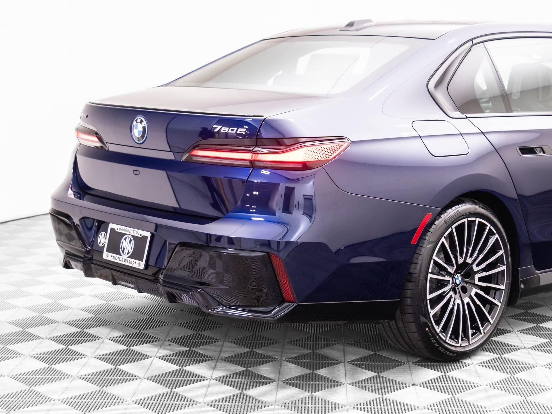 New 2026 Tanzanite Blue II Metallic BMW 750e xDrive image 41