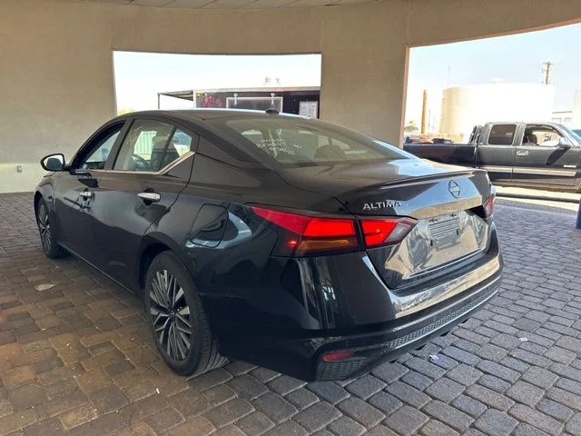 Used 2024 Super Black Clearcoat Nissan 2.5 SV image 2