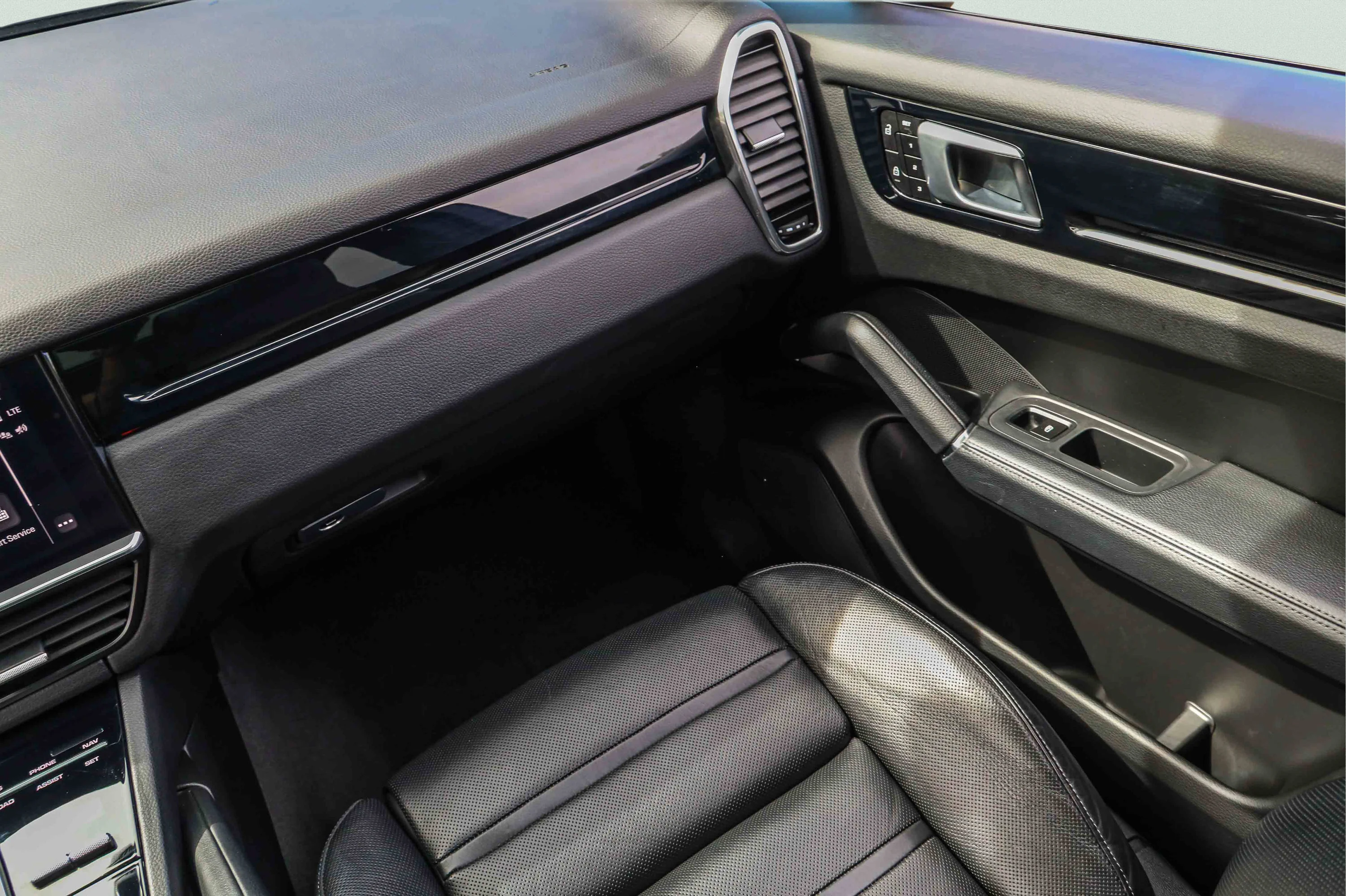 Used 2022 Gray Porsche  image 17