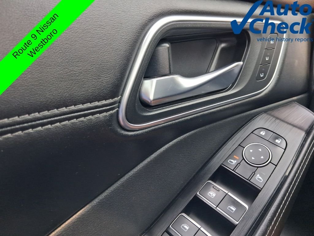 Used 2021 White Nissan SL image 19