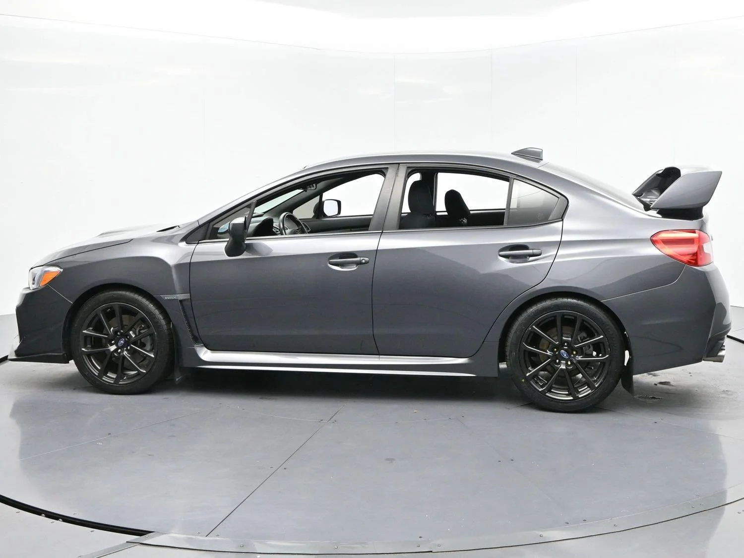 Used 2020 Magnetite Gray Metallic Subaru Premium image 4