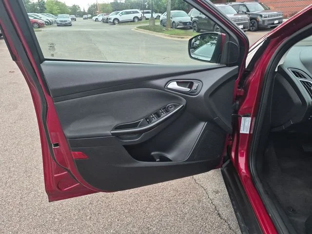 Used 2015 Red Ford Titanium image 13