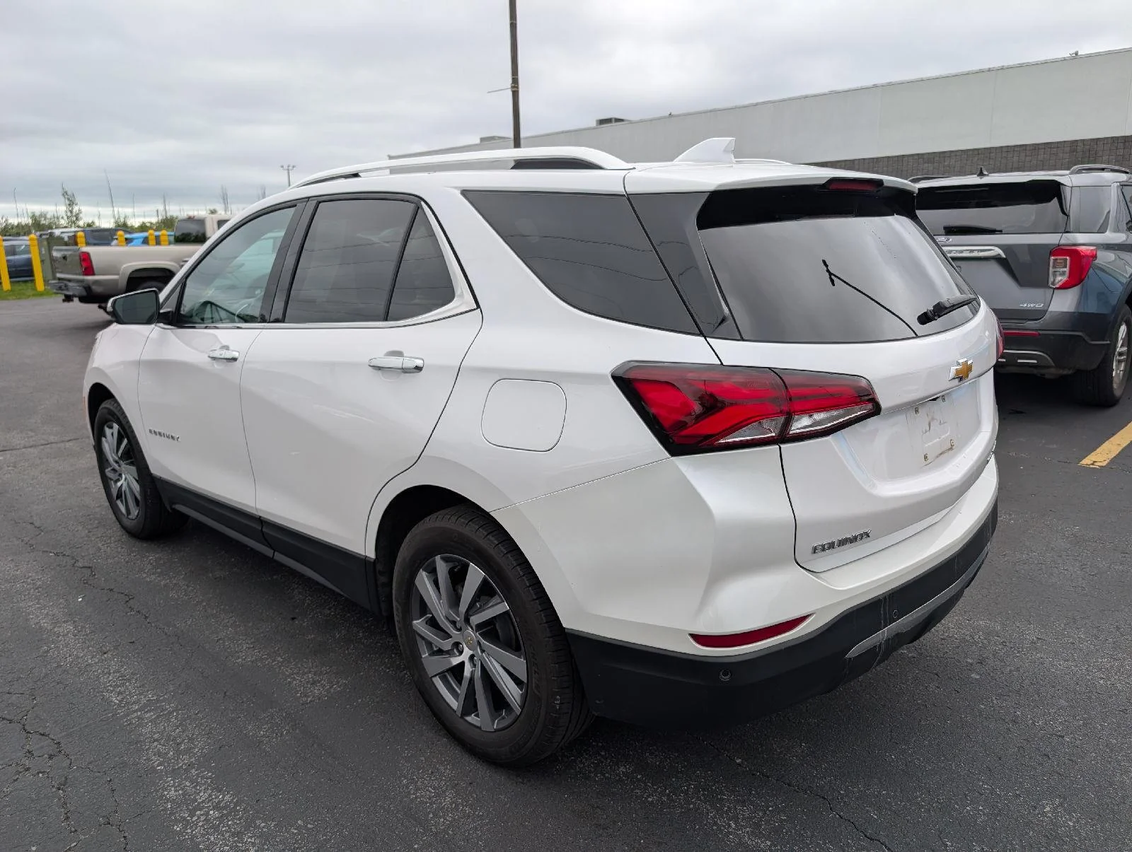 Used 2024 Iridescent Pearl Tricoat Chevrolet Premier image 6