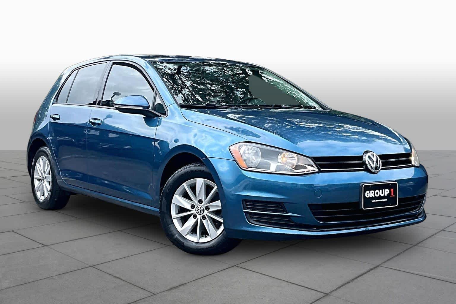 Pre-Owned 2017 Volkswagen Golf S