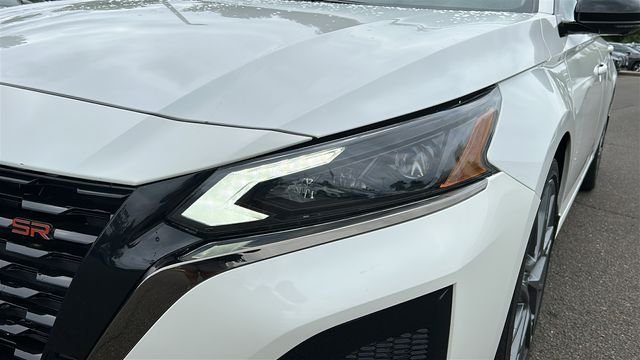 Used 2023 White Nissan 2.0 SR image 7