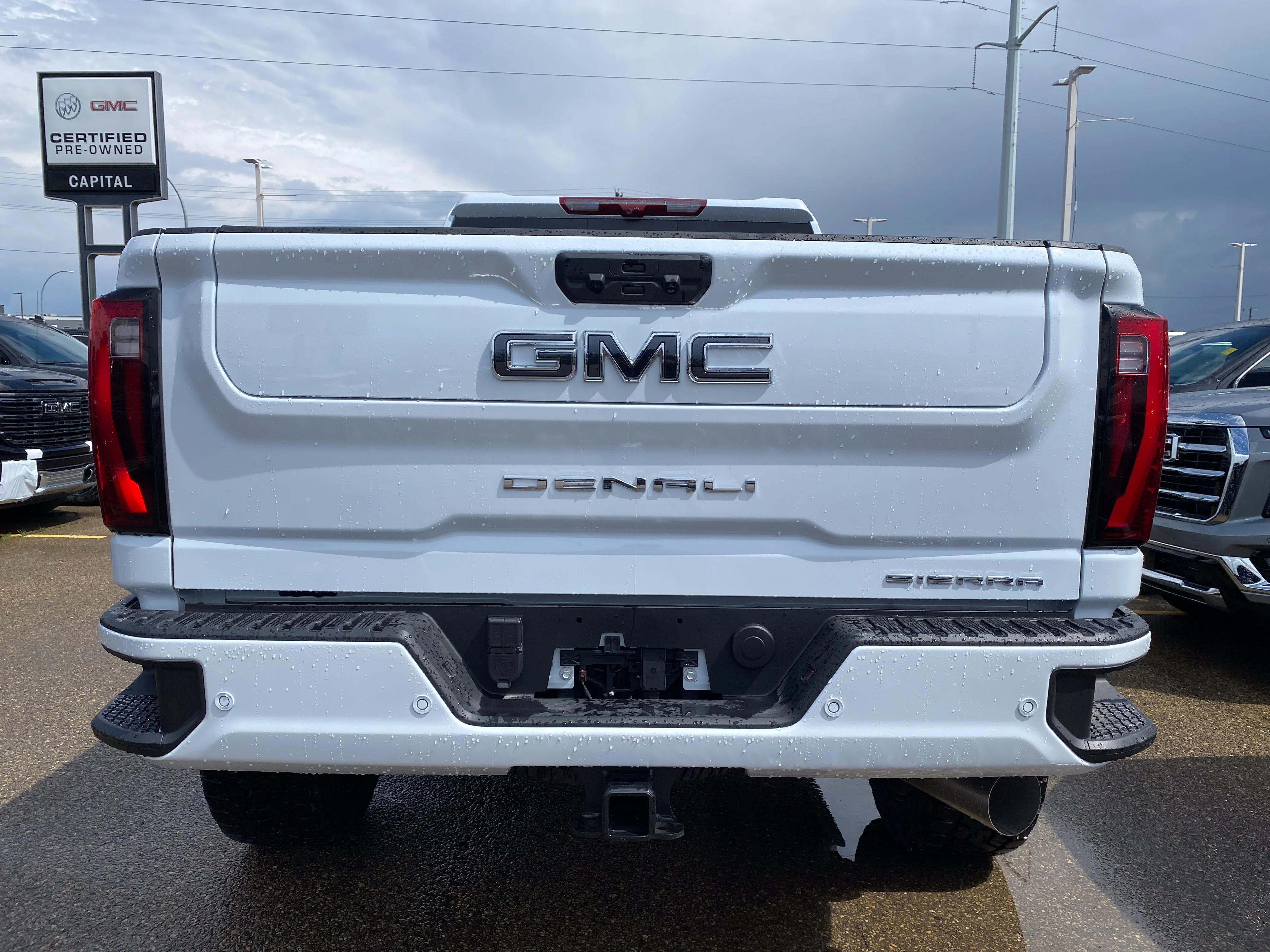 New 2026 GLACIER WHITE TRICOAT GMC Denali Ultimate image 6