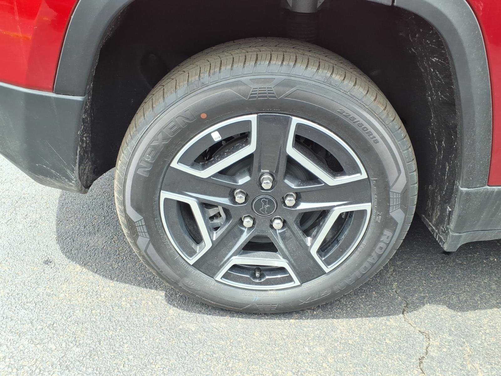 New 2026 Red Hot Pearl-Coat Exterior Paint Jeep Laredo image 7