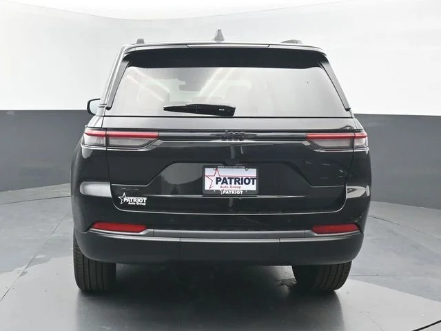 New 2026 Diamond Black Crystal Pearlcoat Jeep Limited image 12