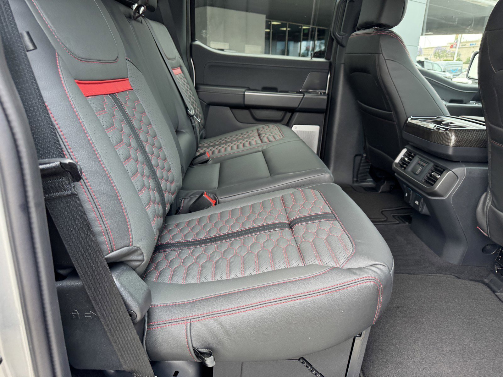 2025 Ford F-150 Lariat - Photo 9