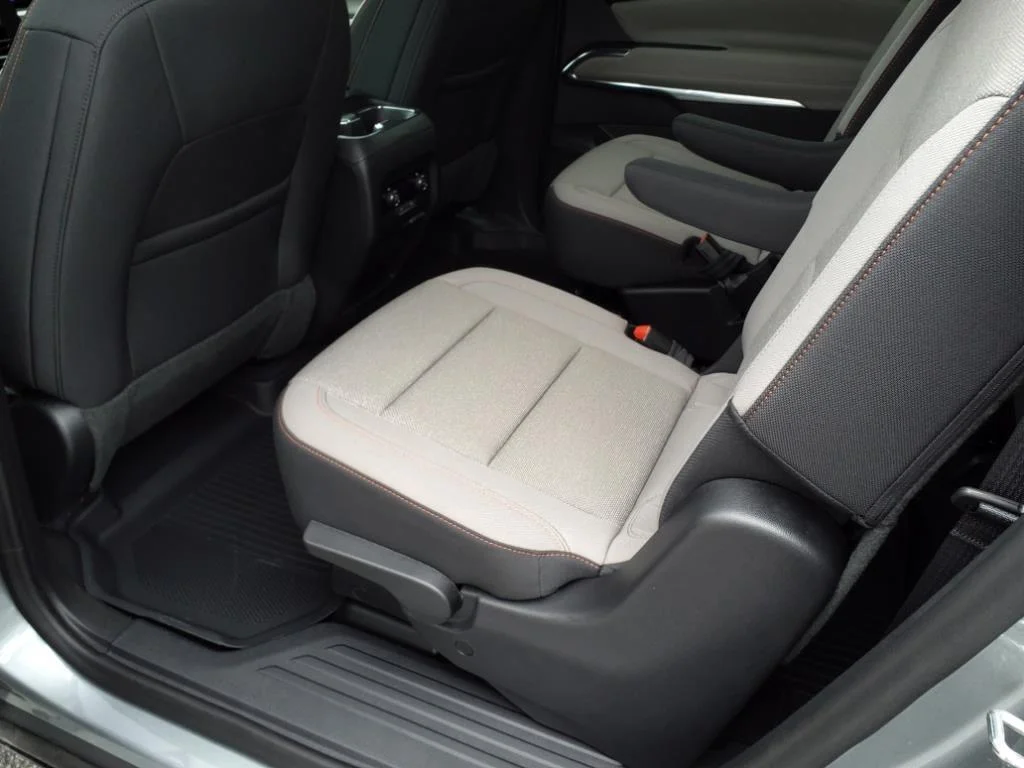 Used 2024 Sterling Gray Metallic Chevrolet FWD LT image 6