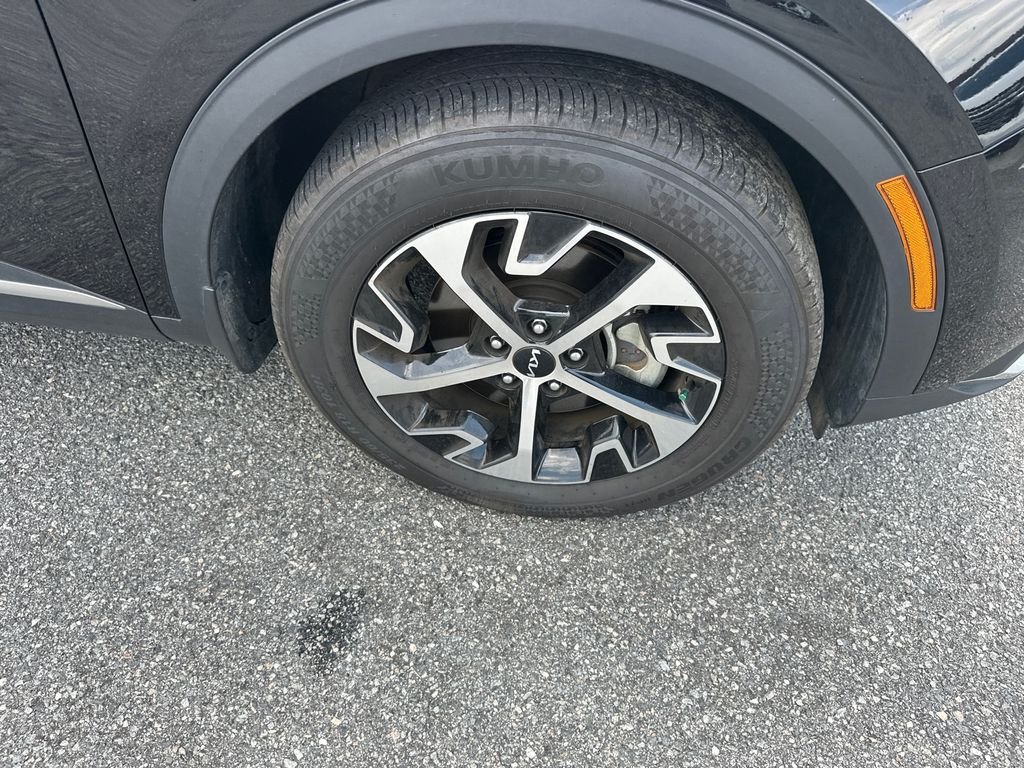Used 2025 Black Kia EX image 12