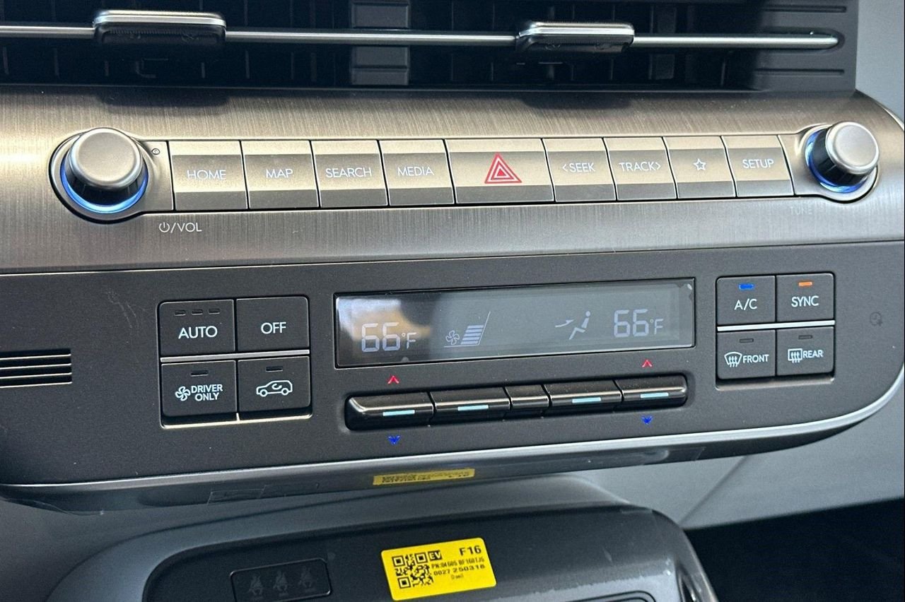 2025 Hyundai Kona EV SEL - Photo 24