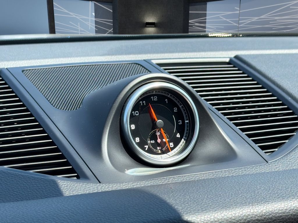 Used 2021  Porsche Base image 27
