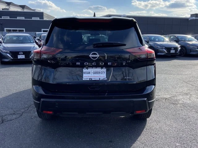 Certified Used 2025 Super Black Nissan S image 5