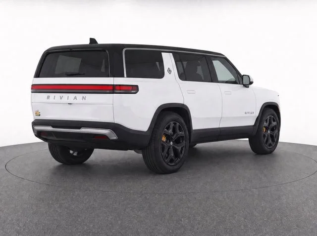 Used 2024  Rivian Adventure image 5