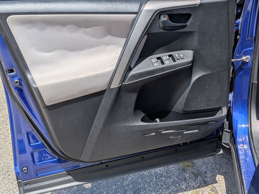 Used 2015 Blue Toyota LE image 18
