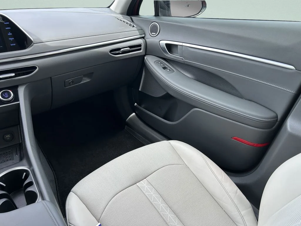 Used 2020 Red Hyundai Limited image 20