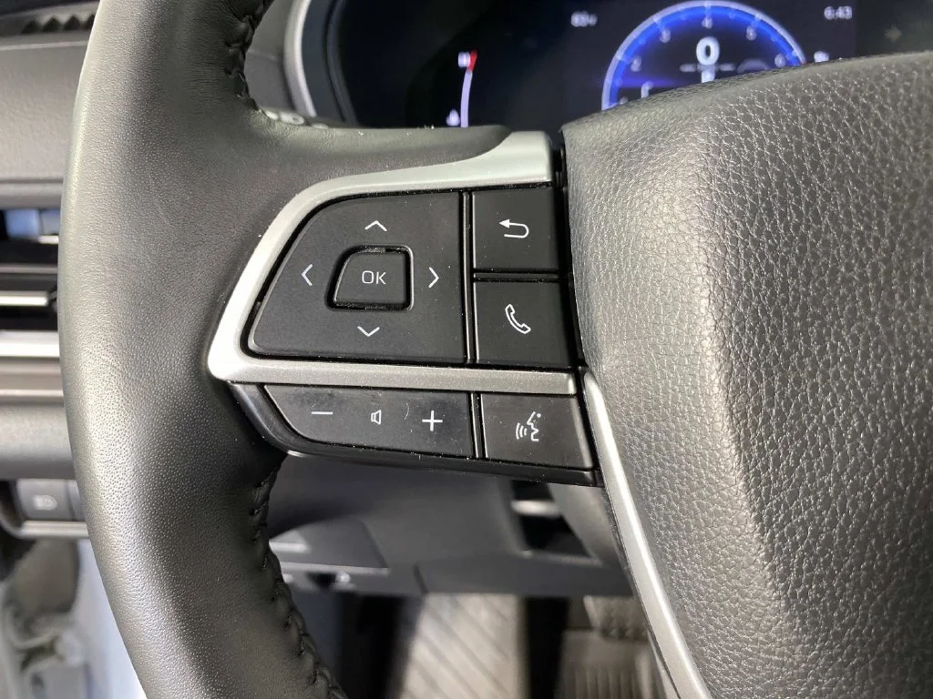 Used 2024 Pearl Toyota XLE image 14