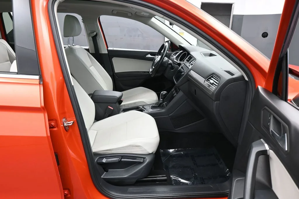 Used 2019 Orange Metallic Volkswagen 2.0T SE image 39