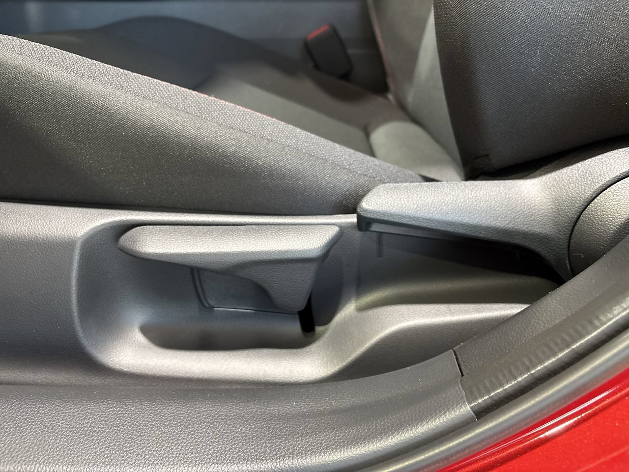 2026 Toyota Prius Plug-in Hybrid SE - Photo 12