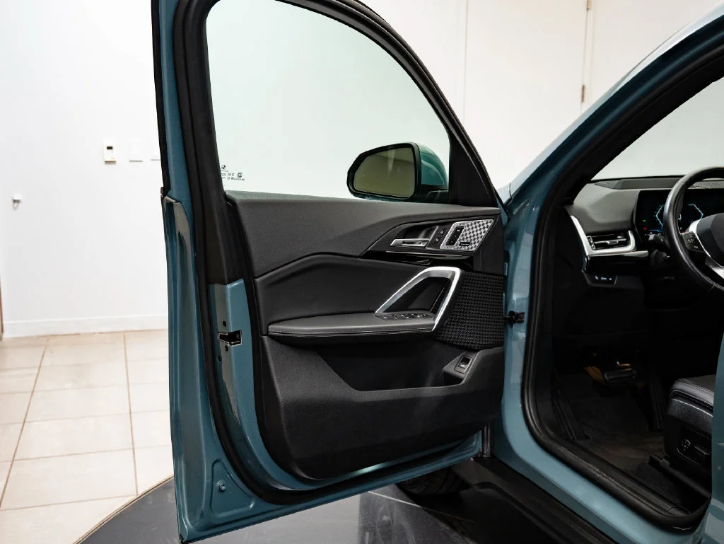 Used 2023 Cape York Green Metallic BMW xDrive28i image 28