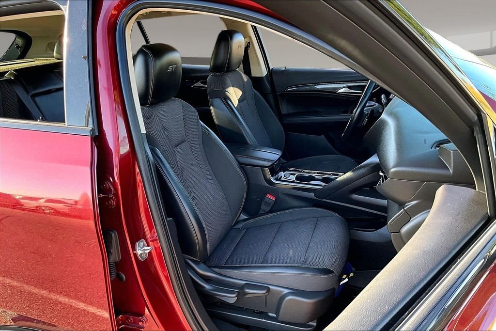Used 2022 Red Buick Preferred image 7