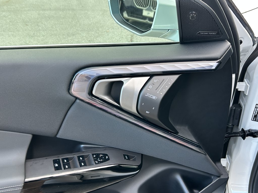 New 2026 Mineral White Metallic BMW 30 xDrive image 12