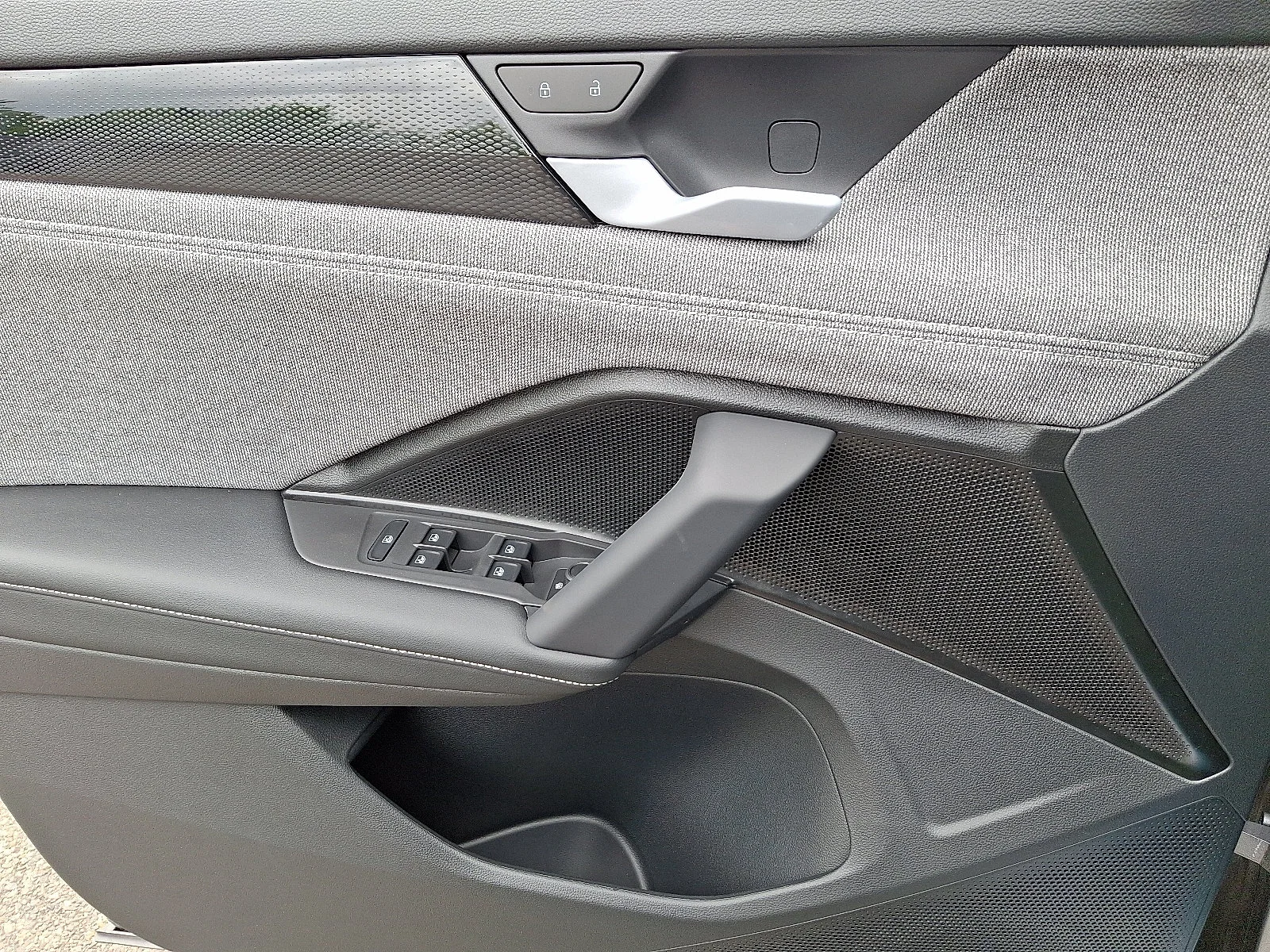 New 2026 Pyrite Silver Metallic Volkswagen S image 9