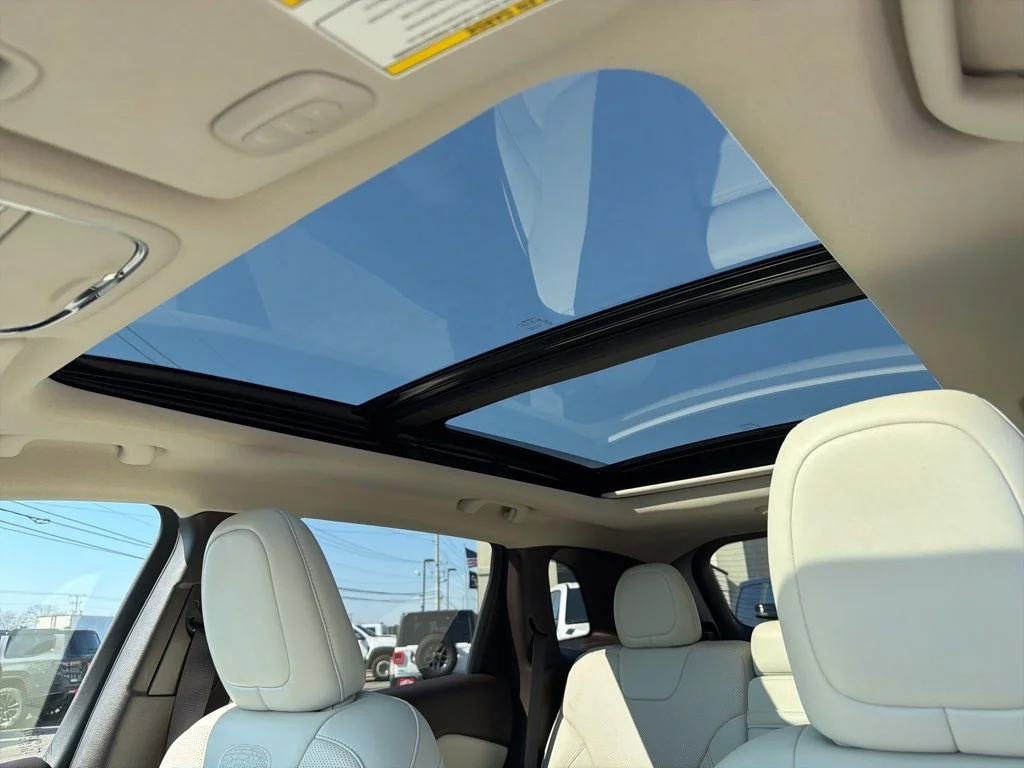 Used 2018 White Jeep Overland image 37
