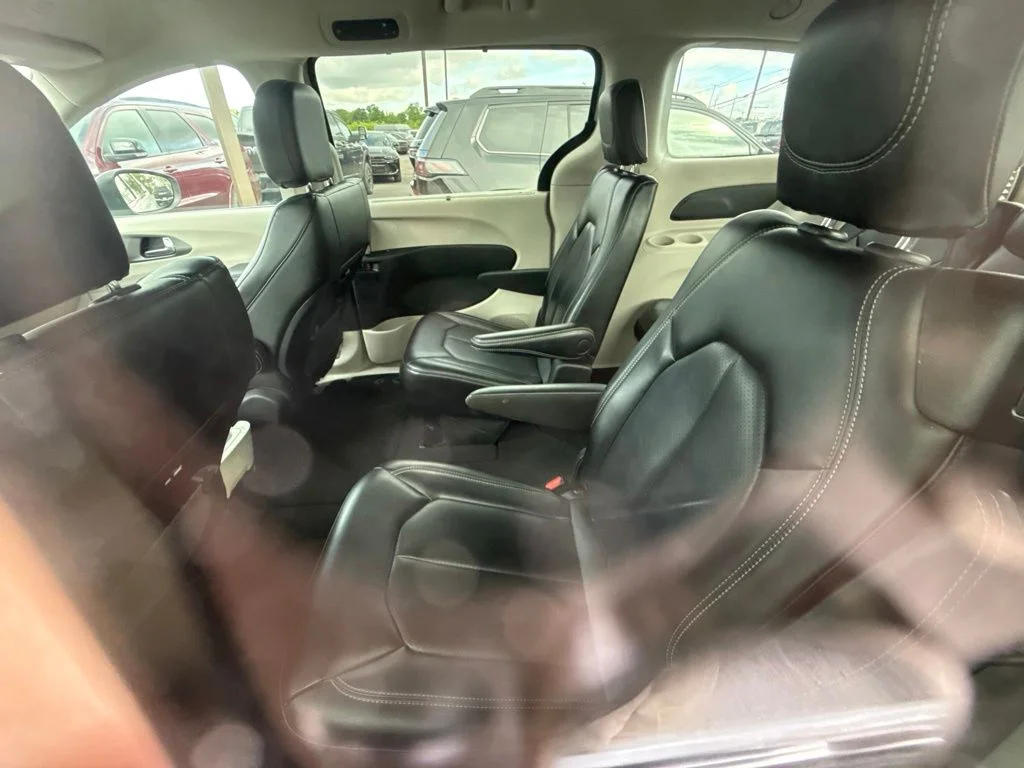 Used 2023 White Chrysler Touring L image 10