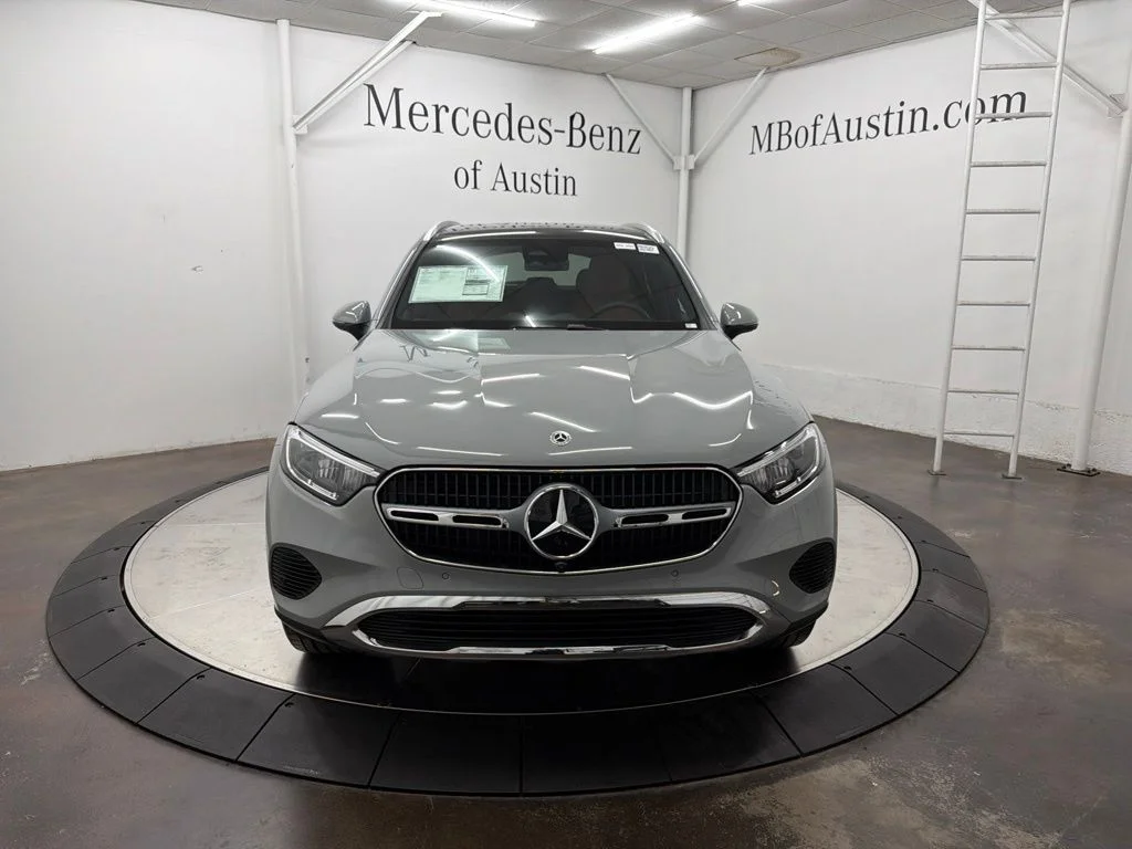 New 2027 White Mercedes-Benz GLC 300 image 2