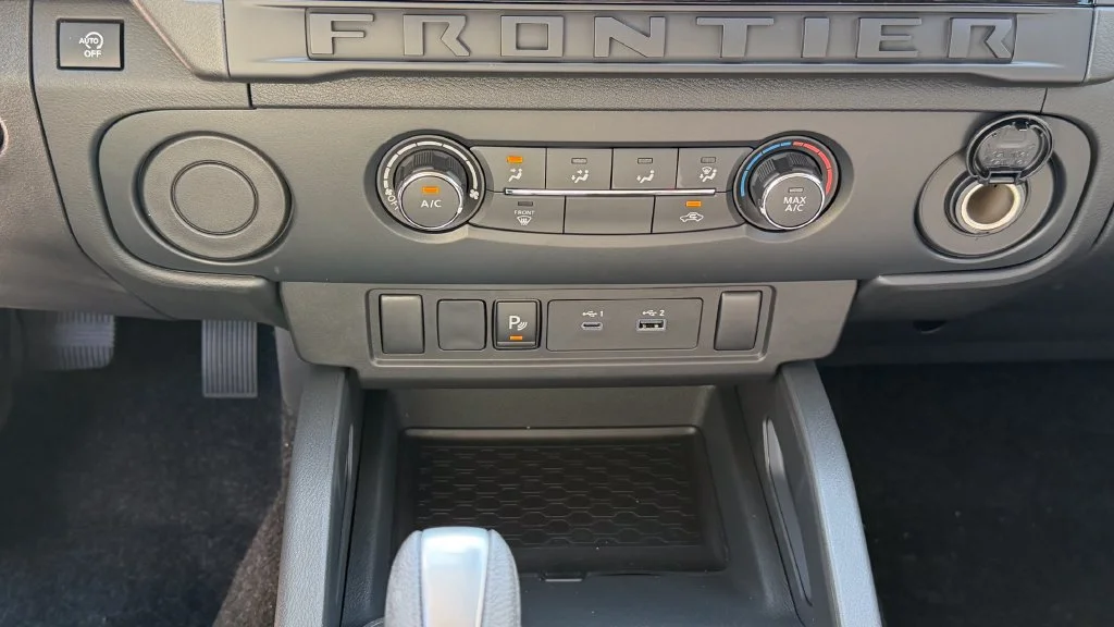 New 2027 Glacier White Nissan King Cab® S image 24
