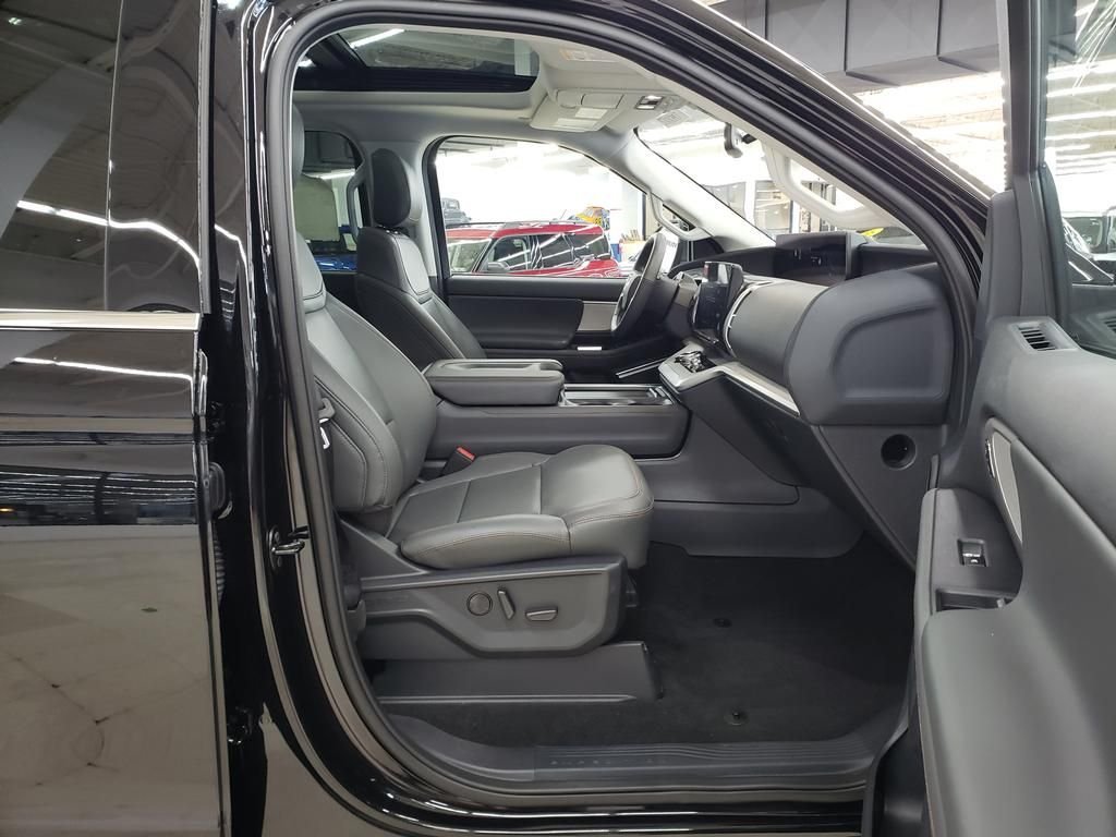 2025 Ford Expedition Active - Photo 16