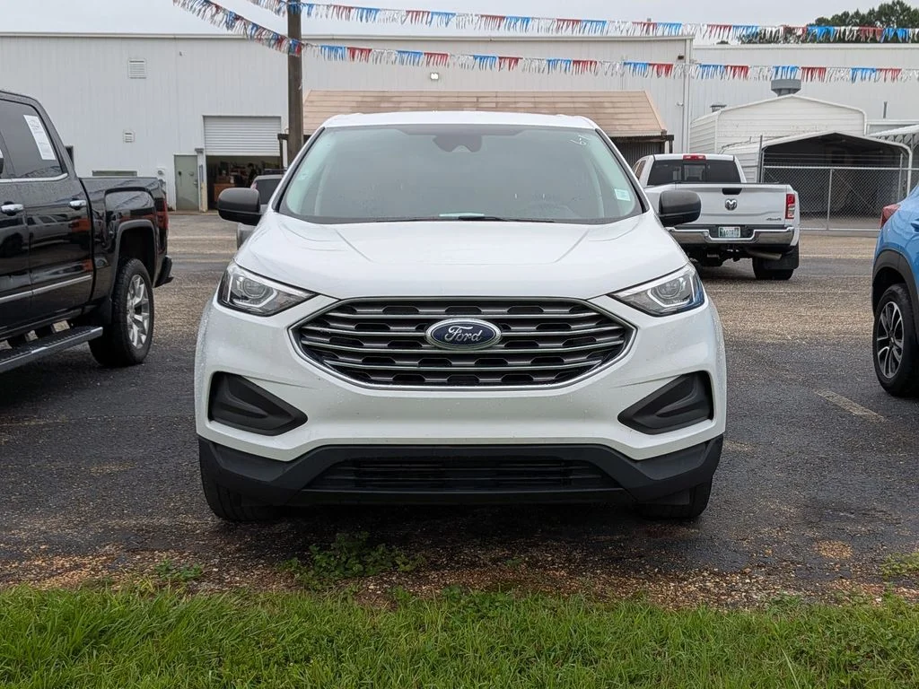 Used 2022 White Ford SE image 6