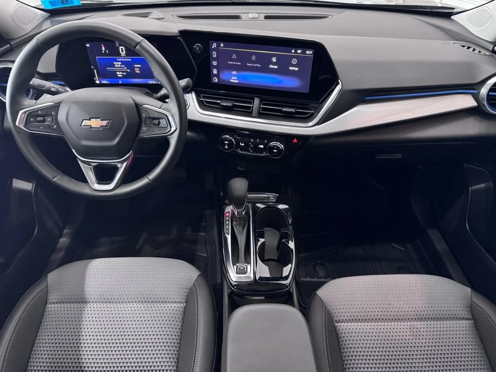 2025 Chevrolet Trax LT - Photo 11