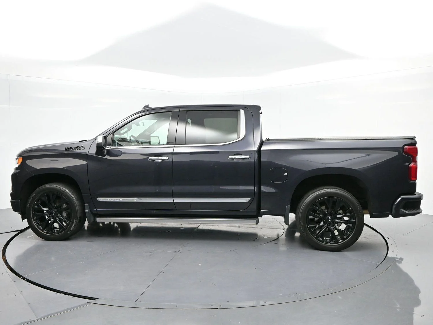 Used 2023 Dark Ash Metallic Chevrolet High Country image 5