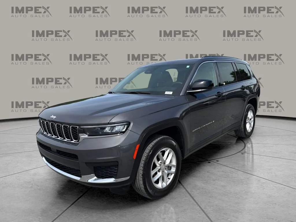 Used 2024 Gray Jeep Laredo X image 1