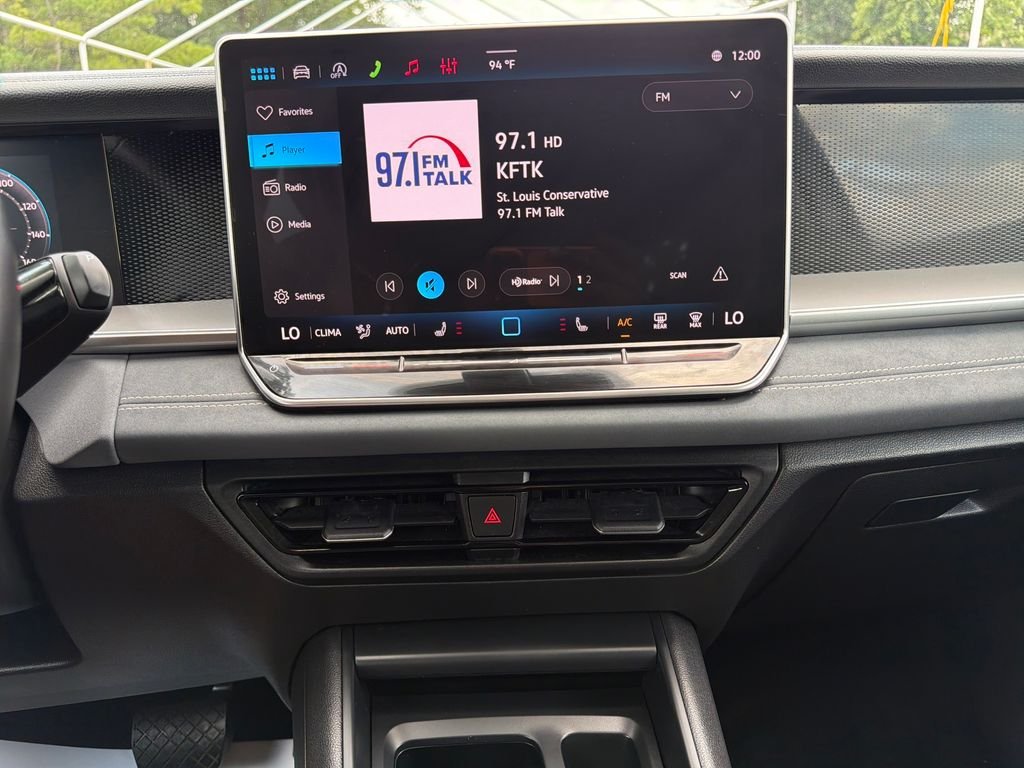 New 2026 White/off-white Volkswagen 2.0T SE image 16