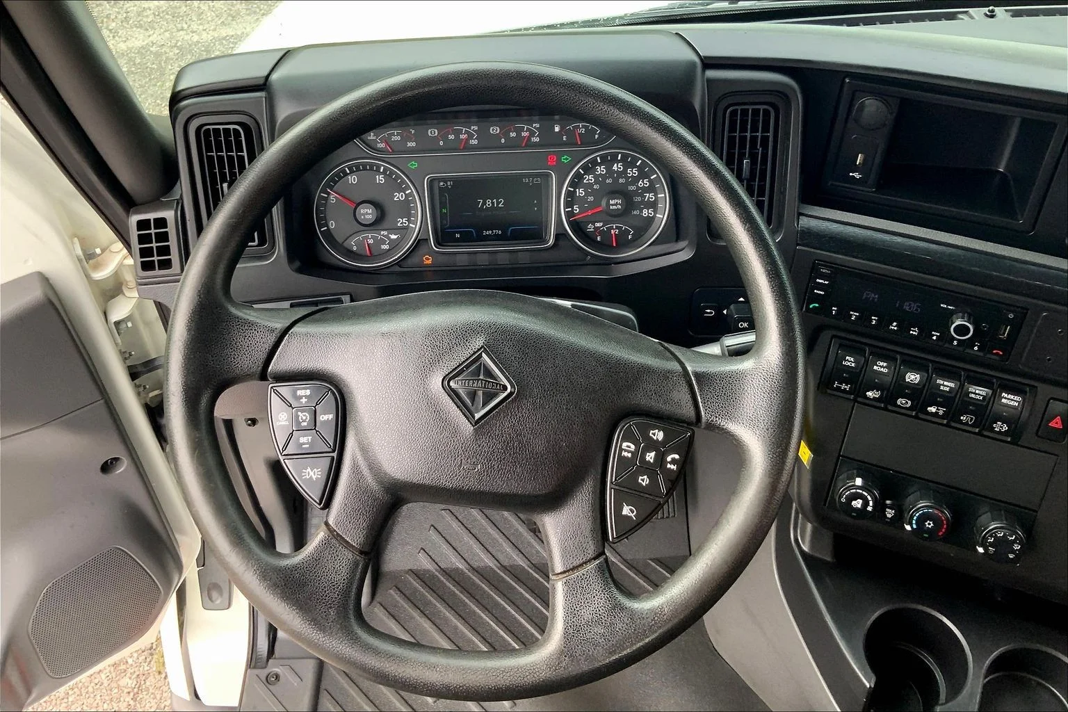 Used 2022 WHITE International  image 5