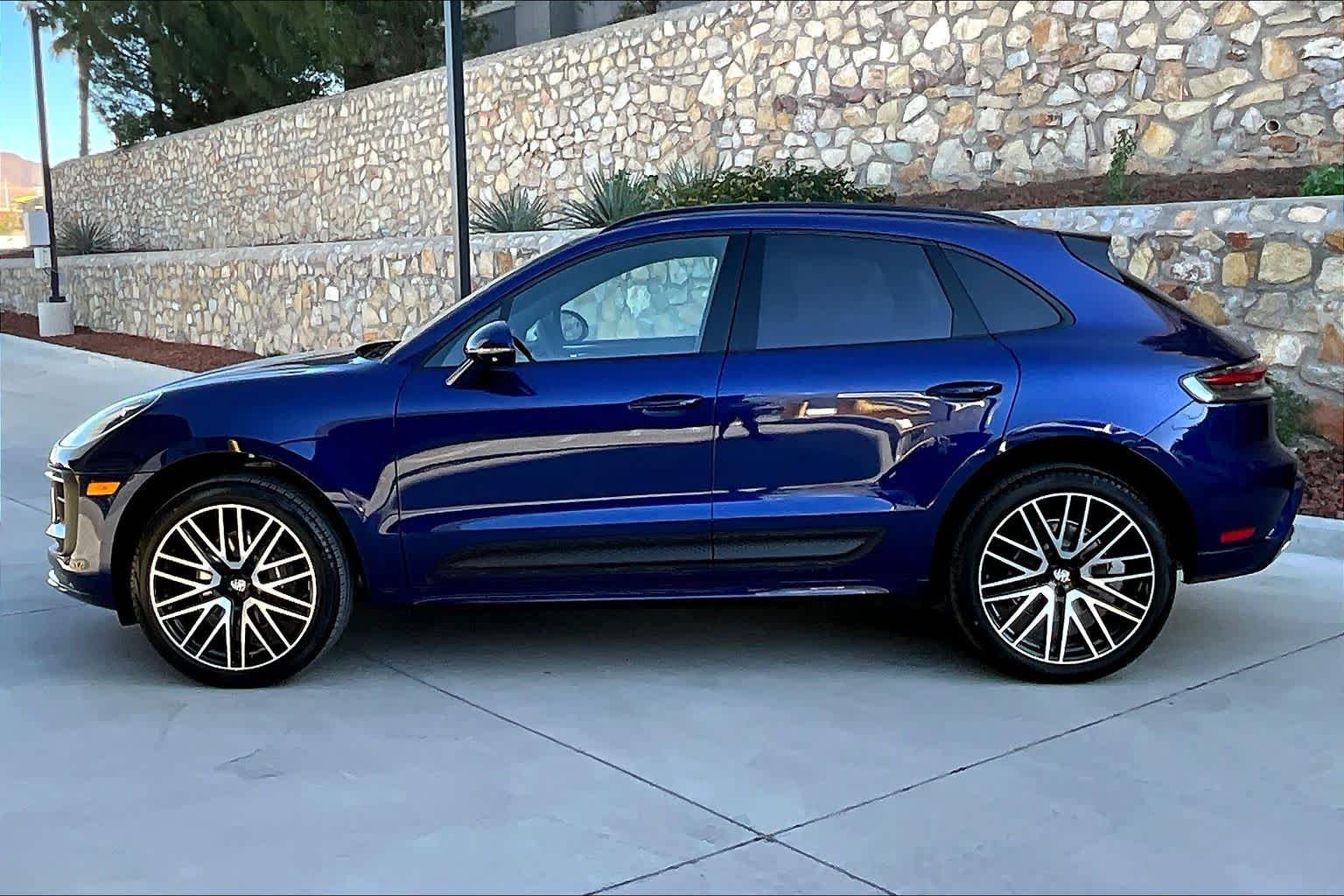 2026 Porsche Macan - Photo 2