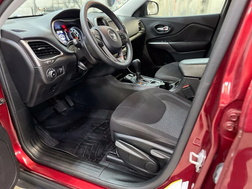 Used 2019 Red Jeep Latitude image 11