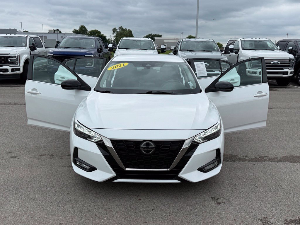 Used 2021 White Nissan SR image 23